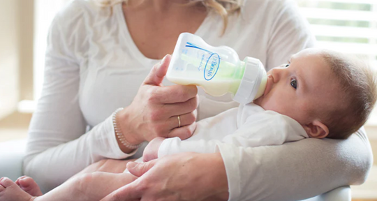 Bebeğinizi Biberon ile Beslerken Maksimum Verimi Almak İçin Kullanabileceğiniz En İyi Yöntemler